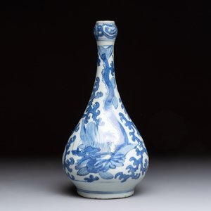 A Chinese blue and white 'winged dragon' garlic-mouth vase, Wanli — photo 1