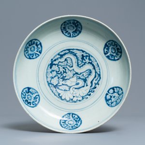 A Chinese blue and white 'winged sea dragon' dish, Jiajing mark, Ming — 照片 1