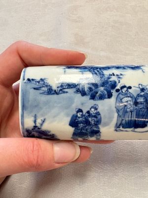 A Chinese blue and white wrist rest with figural design, 19th C. — photo 7