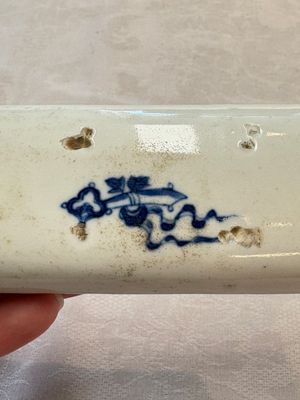 A Chinese blue and white wrist rest with figural design, 19th C. — photo 10