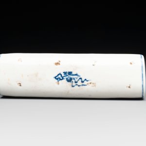 A Chinese blue and white wrist rest with figural design, 19th C. — photo 4