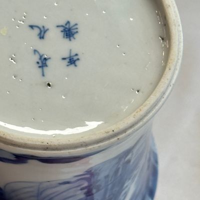 A Chinese blue and white 'Xi Xiang Ji' brushpot (Bitong) — foto 26