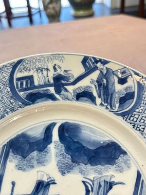 A Chinese blue and white 'Xi Xiang Ji' dish with silver mount, Kangxi mark and of the period — foto 12