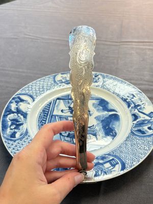 A Chinese blue and white 'Xi Xiang Ji' dish with silver mount, Kangxi mark and of the period — foto 14