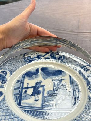 A Chinese blue and white 'Xi Xiang Ji' dish with silver mount, Kangxi mark and of the period — foto 19