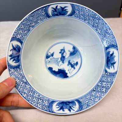 A Chinese blue and white 'Xi Xiang Ji' 'Klapmuts' bowl — foto 6