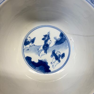 A Chinese blue and white 'Xi Xiang Ji' 'Klapmuts' bowl — foto 7