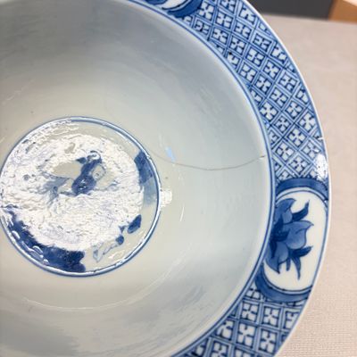 A Chinese blue and white 'Xi Xiang Ji' 'Klapmuts' bowl — foto 8