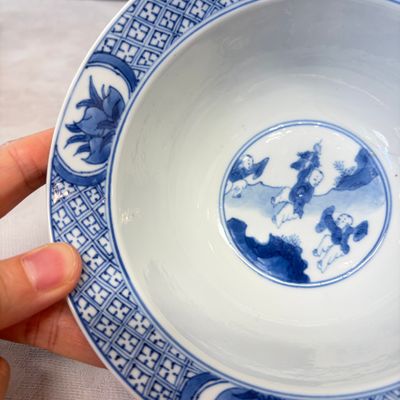 A Chinese blue and white 'Xi Xiang Ji' 'Klapmuts' bowl — foto 9