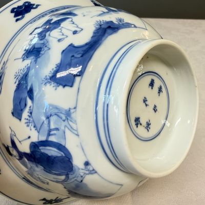 A Chinese blue and white 'Xi Xiang Ji' 'Klapmuts' bowl — foto 11