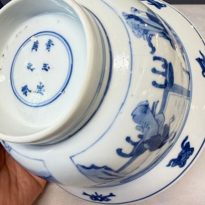 A Chinese blue and white 'Xi Xiang Ji' 'Klapmuts' bowl — foto 12