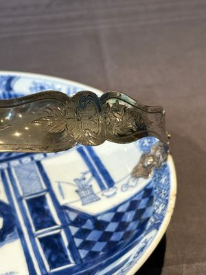 A Chinese blue and white 'Xi Xiang Ji' plate with silver mount, Yongzheng — 照片 9