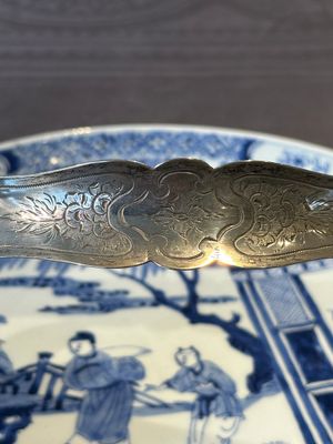 A Chinese blue and white 'Xi Xiang Ji' plate with silver mount, Yongzheng — 照片 10