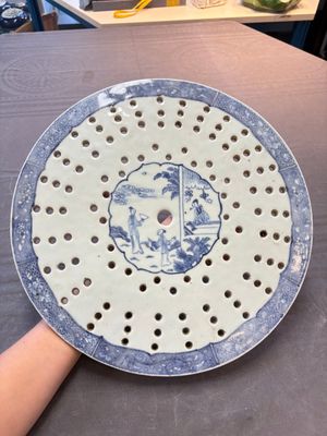 A Chinese blue and white 'Xi Xiang Ji' strainer and dish, Qianlong — 照片 8