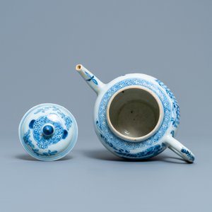 A Chinese blue and white 'Xi Xiang Ji' teapot with cover, Kangxi/Yongzheng — 照片 6