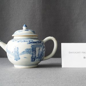 A Chinese blue and white 'Xi Xiang Ji' teapot with cover, Kangxi/Yongzheng — 照片 8