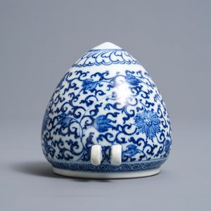 A Chinese blue and white Xuande-inscribed birdfeeder, Kangxi — 照片 5