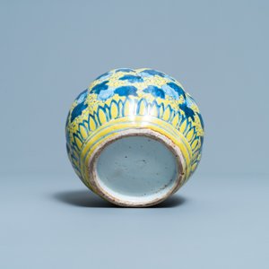 A Chinese blue and white yellow-ground vase with squirrels among gourds, Wanli — photo 7