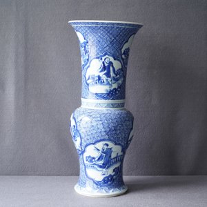 A Chinese blue and white yenyen 'immortals' vase, Kangxi — photo 16