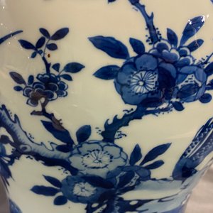 A Chinese blue and white yenyen vase with a bird among foliage, Kangxi — photo 21