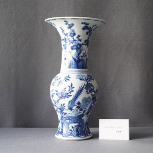 A Chinese blue and white yenyen vase with a bird among foliage, Kangxi — 照片 7