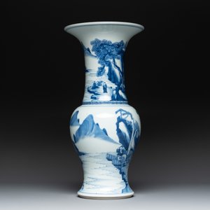 A Chinese blue and white 'yenyen' vase with figures in a landscape, 19/20th C. — photo 4