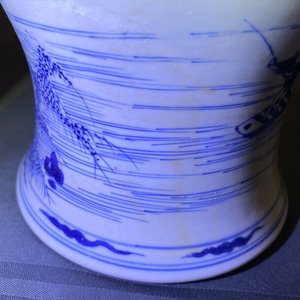A Chinese blue and white yenyen vase with figures in a landscape, Kangxi — photo 20