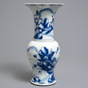 A Chinese blue and white yenyen vase with figures in a landscape, Kangxi — photo 2