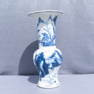 A Chinese blue and white yenyen vase with figures in a landscape, Kangxi — photo 20