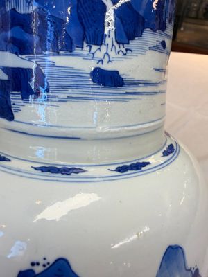 A Chinese blue and white 'Yenyen' vase with figures in a mountainous riverscape — 照片 11
