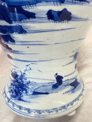 A Chinese blue and white 'Yenyen' vase with figures in a mountainous riverscape — 照片 15