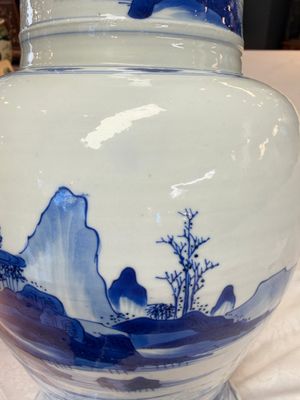 A Chinese blue and white 'Yenyen' vase with figures in a mountainous riverscape — 照片 16