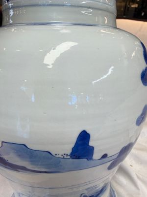 A Chinese blue and white 'Yenyen' vase with figures in a mountainous riverscape — 照片 17