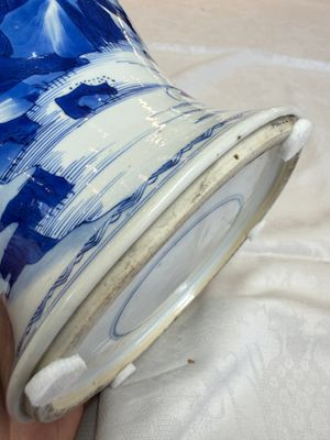 A Chinese blue and white 'Yenyen' vase with figures in a mountainous riverscape — 照片 27