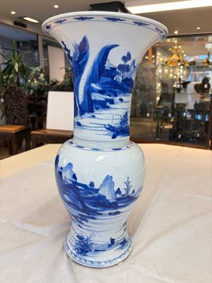 A Chinese blue and white 'Yenyen' vase with figures in a mountainous riverscape — 照片 4