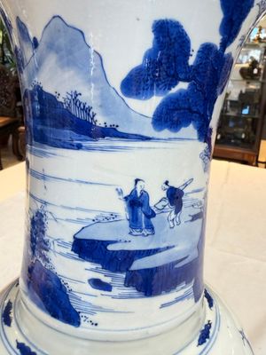 A Chinese blue and white 'Yenyen' vase with figures in a mountainous riverscape — 照片 5