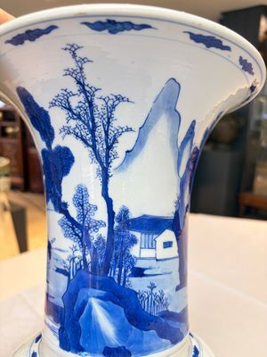 A Chinese blue and white 'Yenyen' vase with figures in a mountainous riverscape — 照片 7