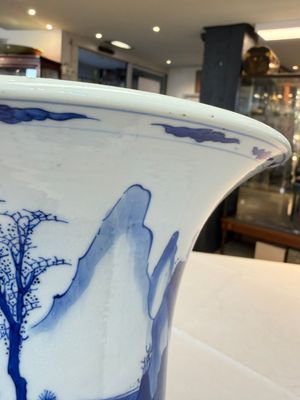 A Chinese blue and white 'Yenyen' vase with figures in a mountainous riverscape — 照片 8