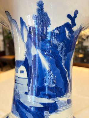A Chinese blue and white 'Yenyen' vase with figures in a mountainous riverscape — 照片 9