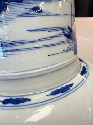 A Chinese blue and white 'Yenyen' vase with figures in a mountainous riverscape — 照片 10