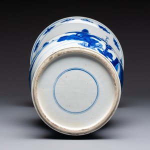 A Chinese blue and white 'Yenyen' vase with figures in a mountainous riverscape — 照片 11