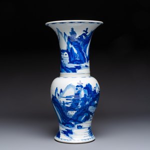 A Chinese blue and white 'Yenyen' vase with figures in a mountainous riverscape — 照片 2