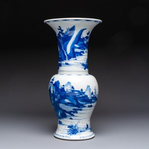 A Chinese blue and white 'Yenyen' vase with figures in a mountainous riverscape — 照片 3