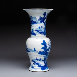 A Chinese blue and white 'Yenyen' vase with figures in a mountainous riverscape — 照片 4