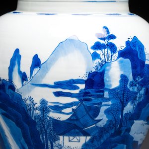 A Chinese blue and white 'Yenyen' vase with figures in a mountainous riverscape — 照片 8