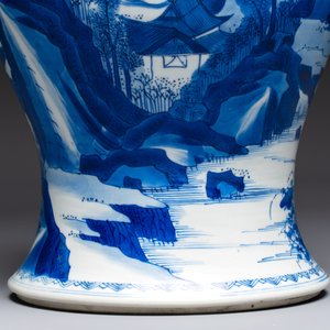 A Chinese blue and white 'Yenyen' vase with figures in a mountainous riverscape — 照片 9