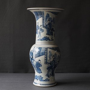 A Chinese blue and white yenyen vase with figures on a terrace, Kangxi — photo 12