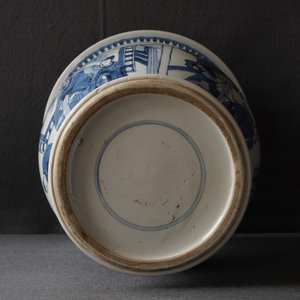 A Chinese blue and white yenyen vase with figures on a terrace, Kangxi — photo 14
