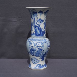 A Chinese blue and white yenyen vase with fine figurative design, Kangxi — photo 22