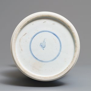 A Chinese blue and white yenyen vase with fine figurative design, Kangxi — photo 6